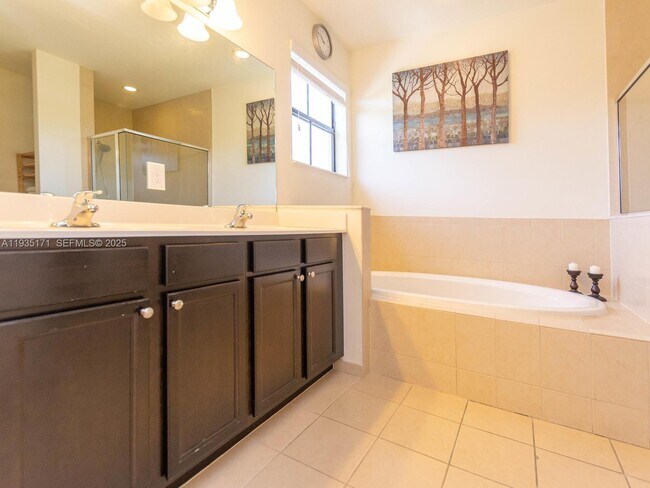 Building Photo - 12320 S Village Cir