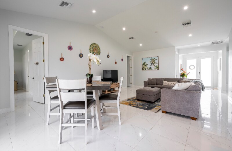 Building Photo - 8357 Tahiti Rd