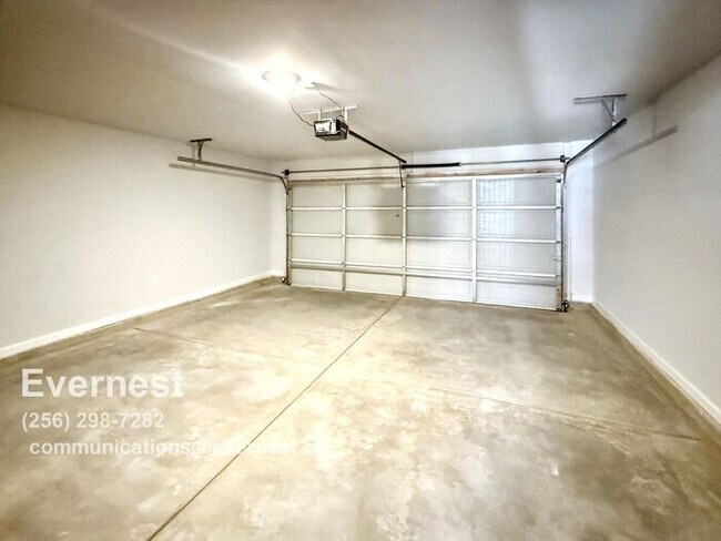 Building Photo - 3-Bedroom, 2.5-Bathroom Townhouse in a Pri...