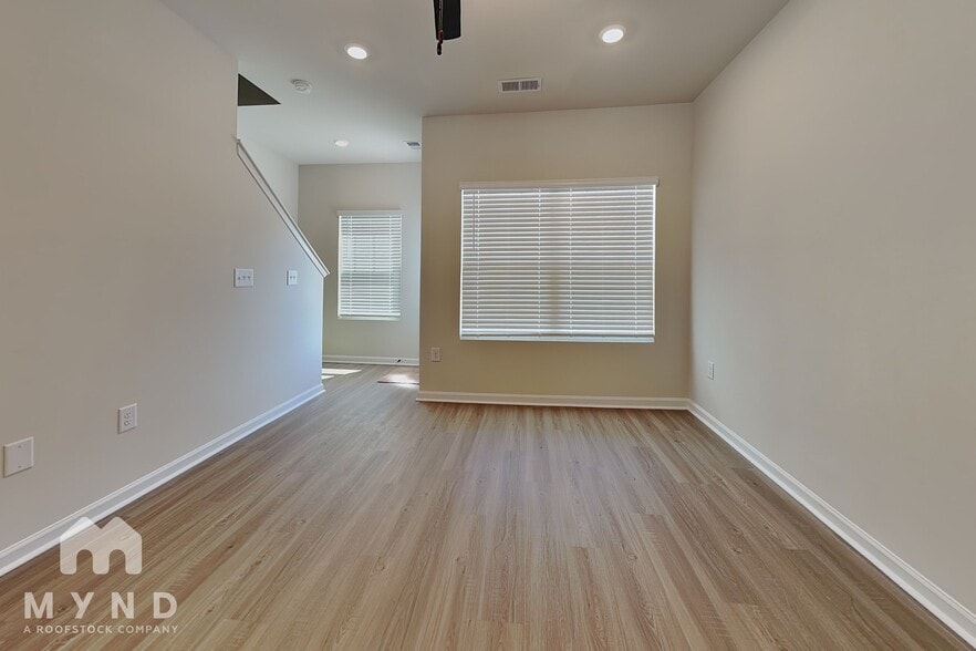 Building Photo - 1290 Principal Featherstone Ave