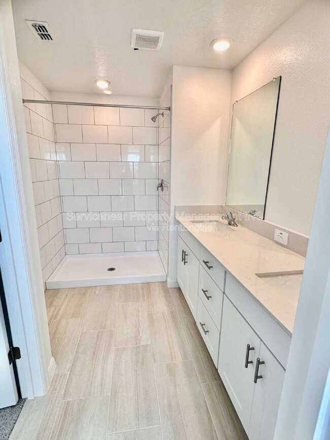 Building Photo - 8406 Blue Wave Ln E