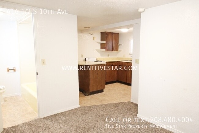 Building Photo - 616 1/2 S 10th Ave-
