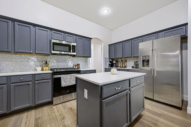 Building Photo - 400 Ranier Ln