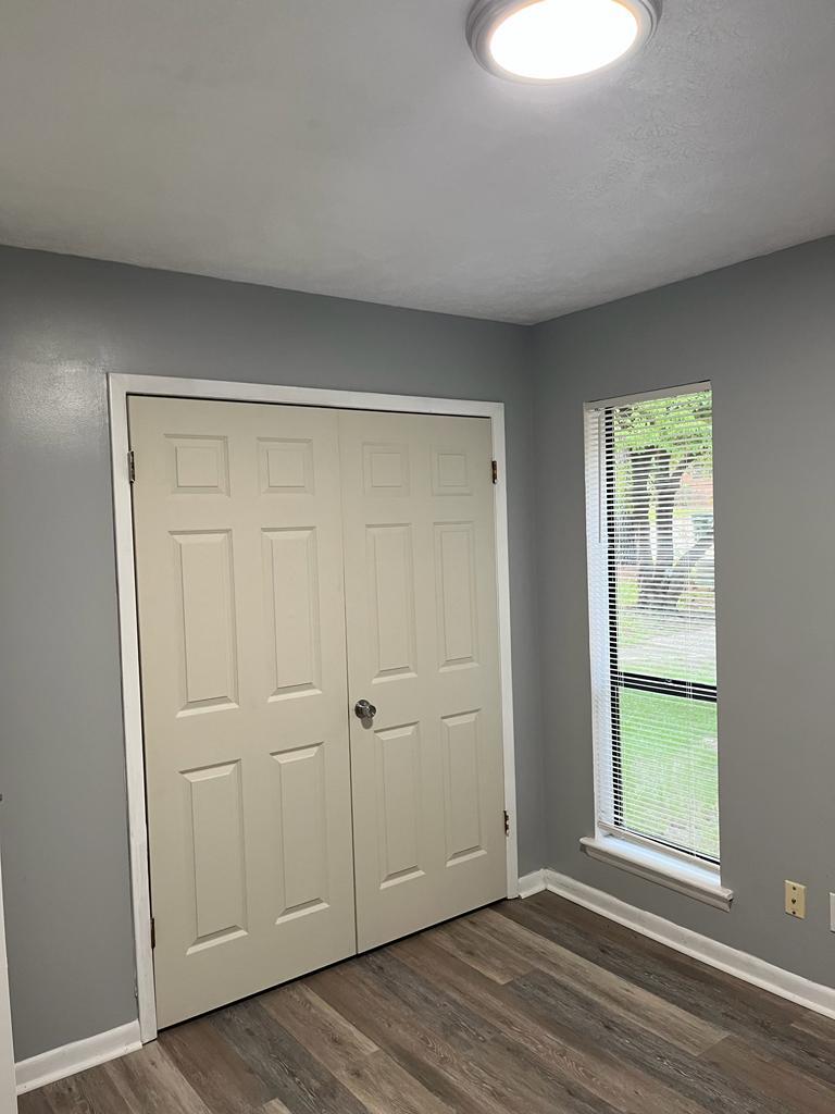 Building Photo - 738 Hedgelawn Way