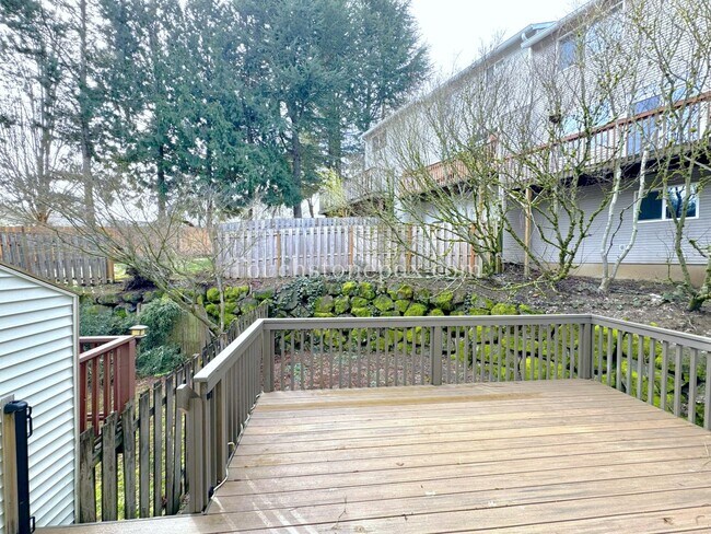 Building Photo - Location, Location, Location! 3 Bed/2.5 bath Townhome w/Deck in near Progress Ridge