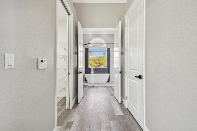 Building Photo - 6644 Country Club Rd