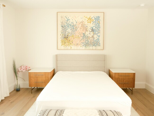 Building Photo - 1017 Tamarind Rd