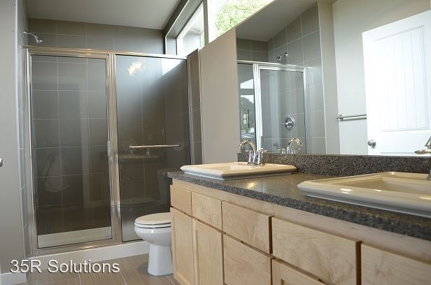Building Photo - 3 br, 2.5 bath House - 948B Hiawatha Place S