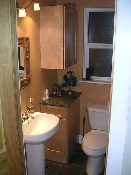 Building Photo - 687 E 4th Ave