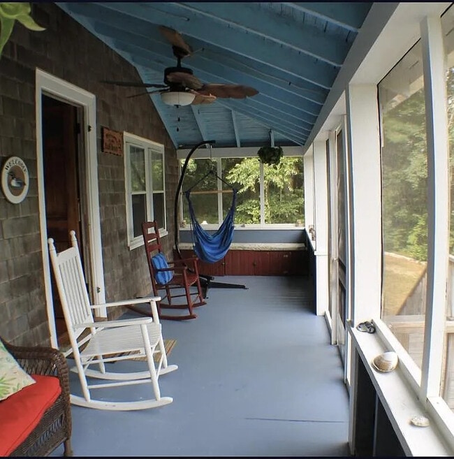 Building Photo - 29 Thompson Ln