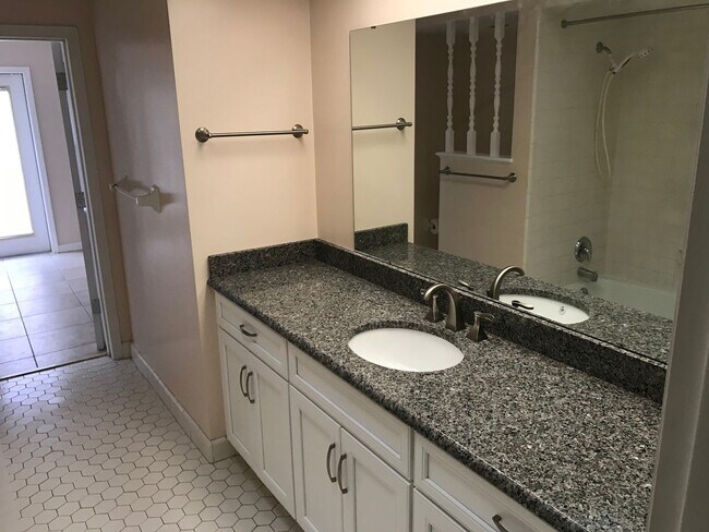 Building Photo - UPDATED 3/2 Home In Downtown/Conway Area! ...