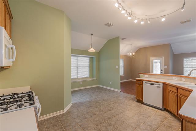 Building Photo - 7801 Quiet Waters Dr