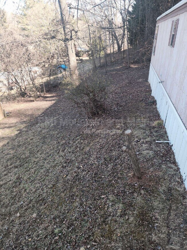 Building Photo - 15 Sarah Hill