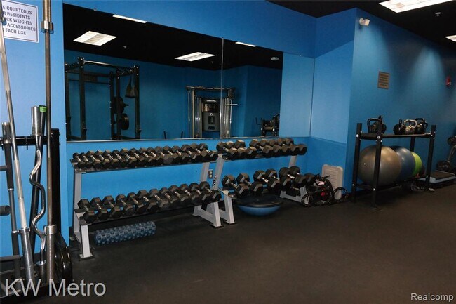 Building Photo - 350 N Main St