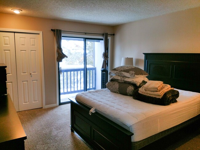 Building Photo - Large Furnished Townhome in Loch Haven Hills