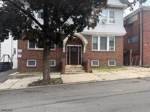 Building Photo - 18 Breakenridge Terrace