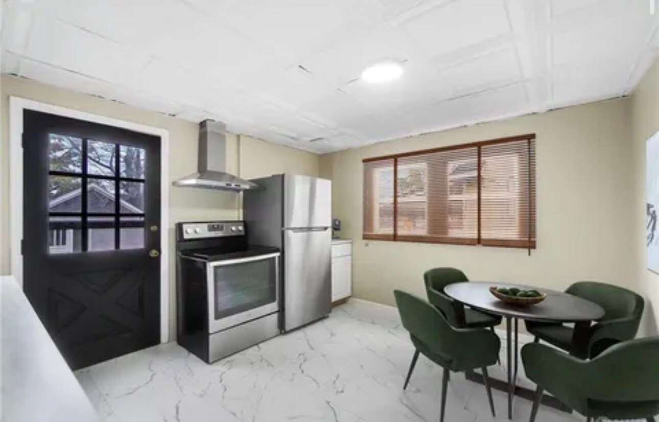 Building Photo - 2116 Moreland Ave