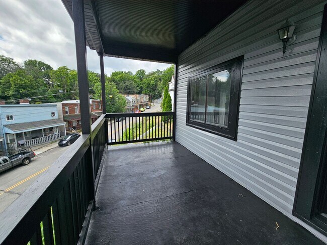Building Photo - Newly Updated 2 bedroom 1 Bath House for rent!