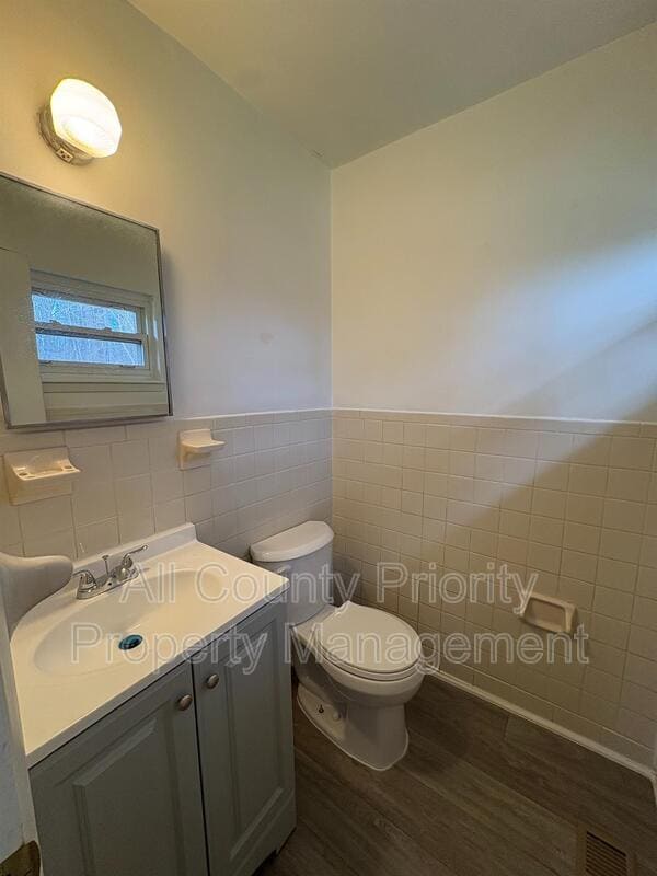 Building Photo - 1015 Da Vinci St