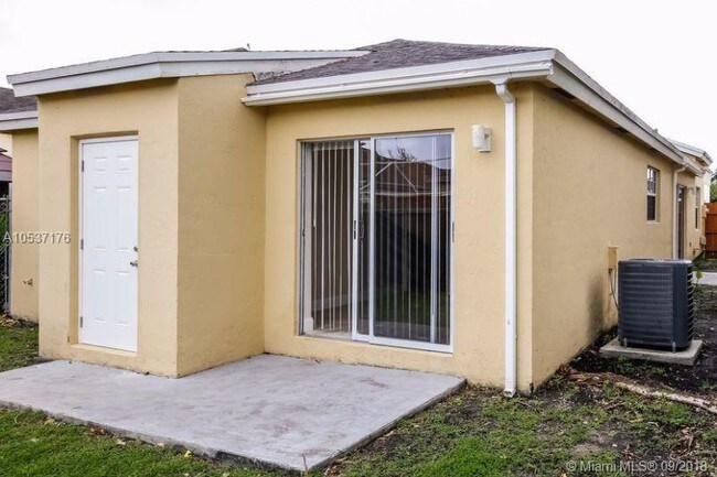 Building Photo - 13950 SW 160th Terrace