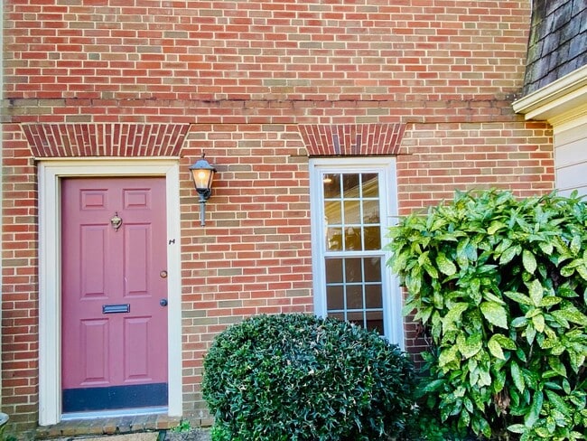 Building Photo - 3810 Hermitage Rd