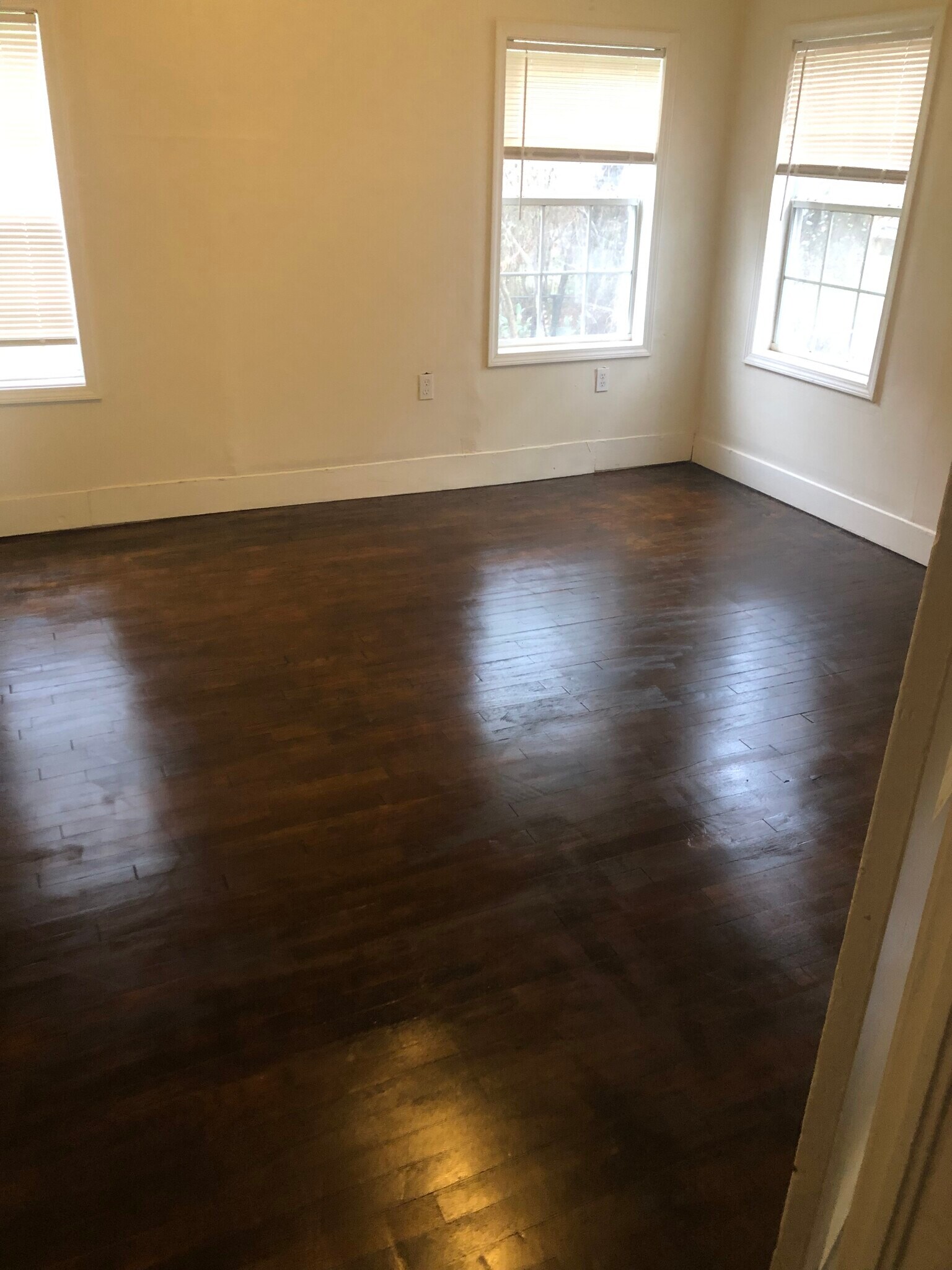 Building Photo - 165 Cooper Rd