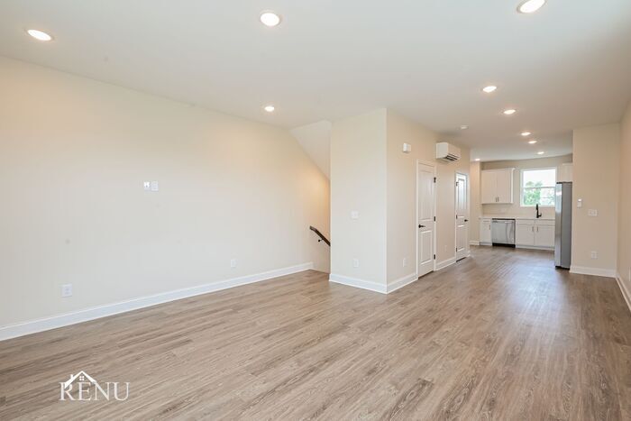 Building Photo - 5777 Sofias Cir
