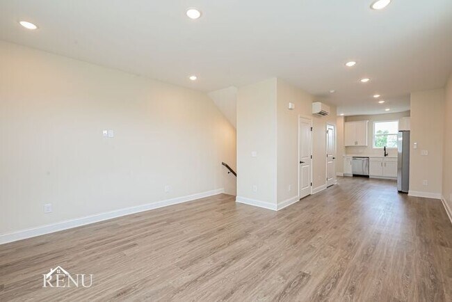 Building Photo - 5765 Sofias Cir