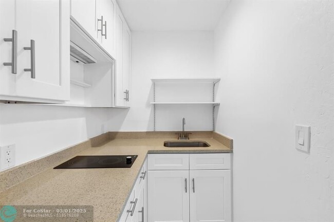 Building Photo - 583 NW 17th Pl