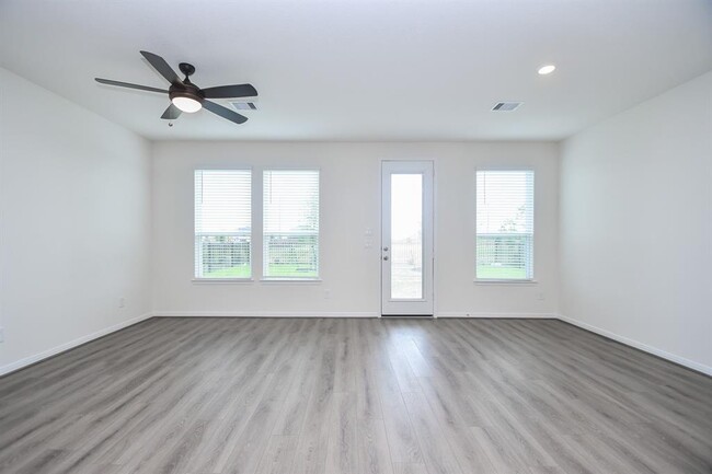 Building Photo - 4813 Vida Vis Dr
