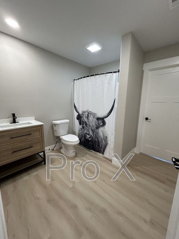 Building Photo - 1118 W 1st St