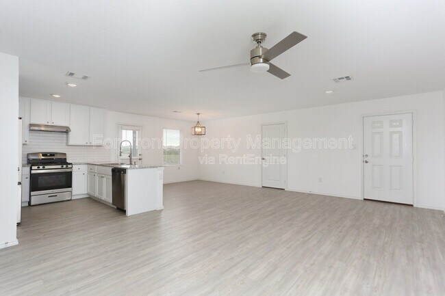 Building Photo - 6503 Scarecrow Wy