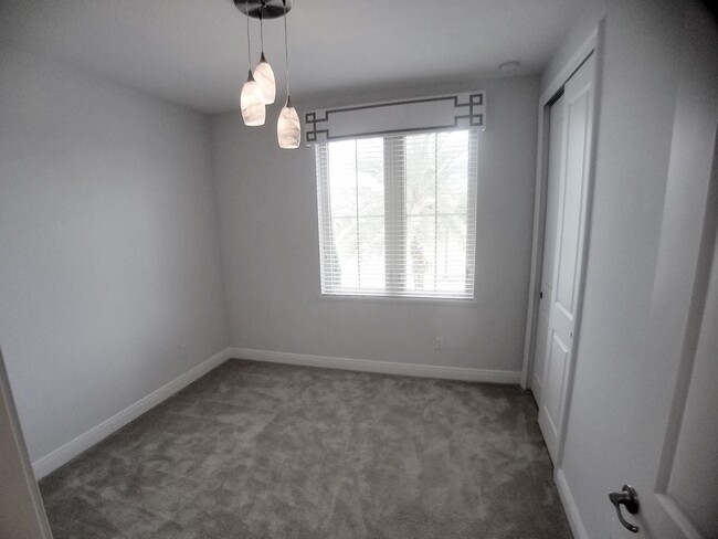 Building Photo - For Rent Stunning Luxury  4/3.5 Townhome i...