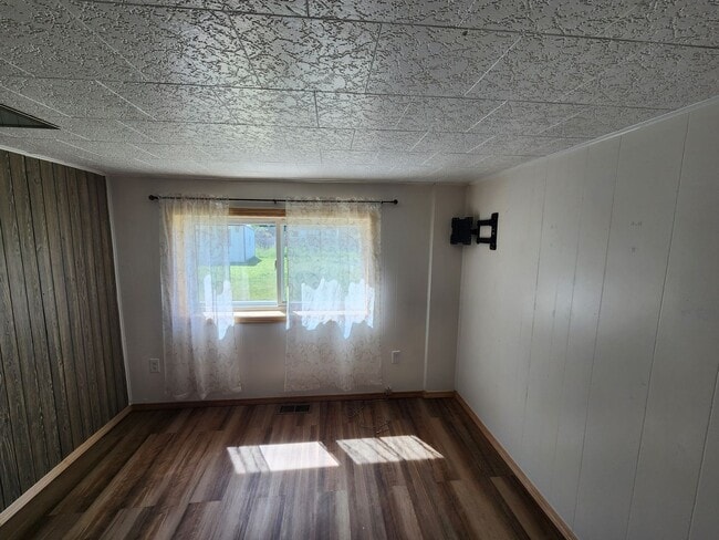 Building Photo - 2bdrm/1ba Single-level home in Ronan