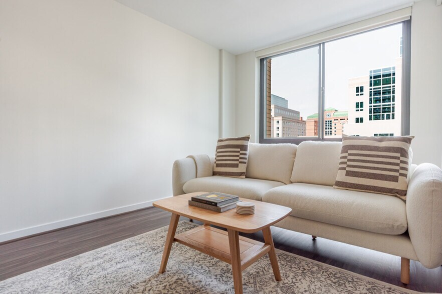 Building Photo - 3444 Fairfax Dr