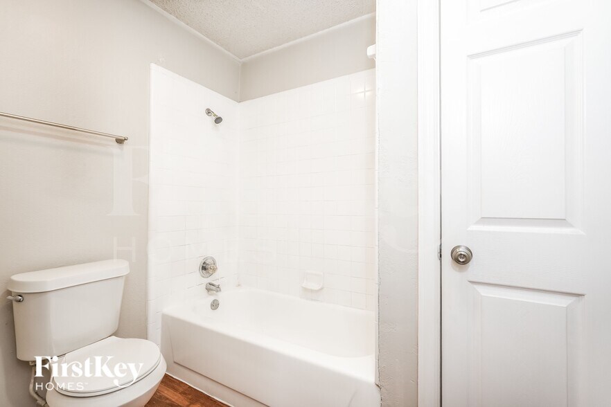 Building Photo - 4121 Gentle Springs Dr