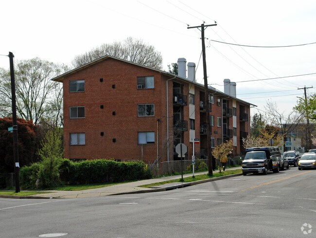 Primary Photo - 701-705 Chesapeake St SE