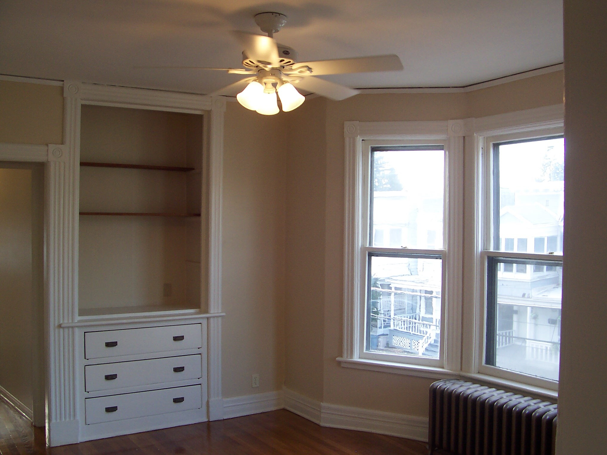 2nd flr living rm, - 534 Yates St