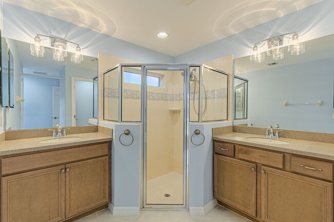 Master bathroom - 19642 Villa Rosa Loop