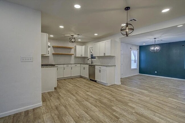 Building Photo - 2901 NW 43rd St