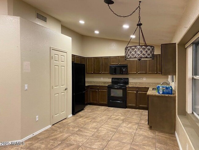 Building Photo - 870 N Madrid Ln