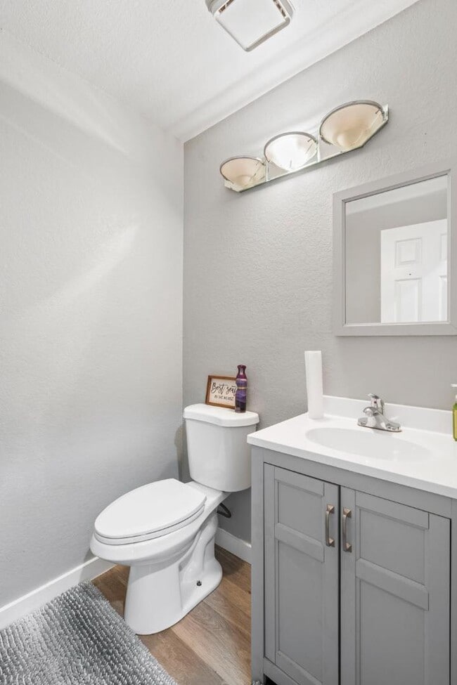 Building Photo - 9049 Laguna Springs Way