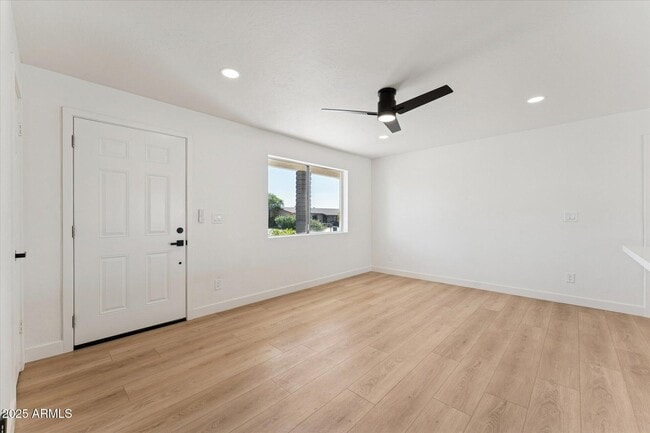 Building Photo - 9554 E Dallas St