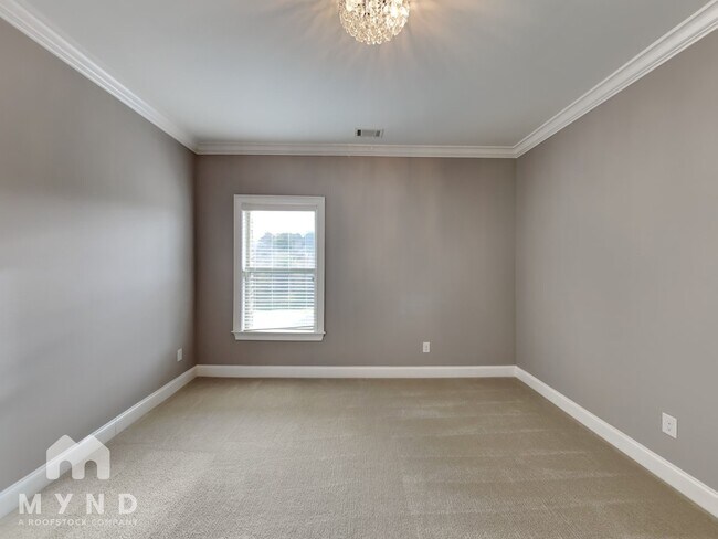 Building Photo - 2995 Manorview Ln