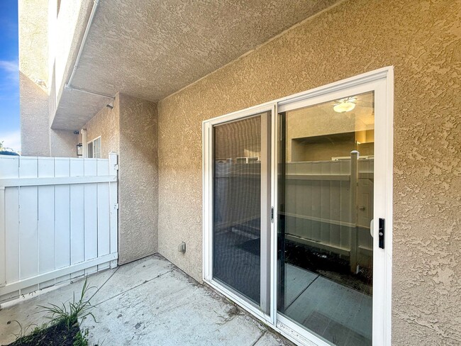 Building Photo - 4B/4.5BA Townhome in Oceanside Available f...