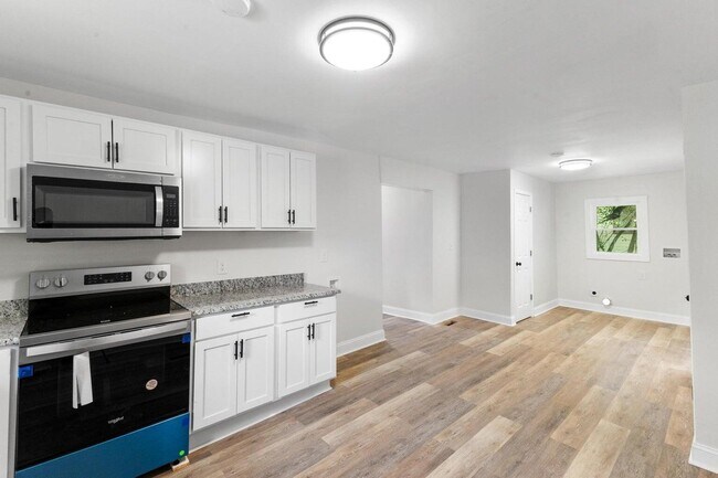 Building Photo - 547 Horry St NE