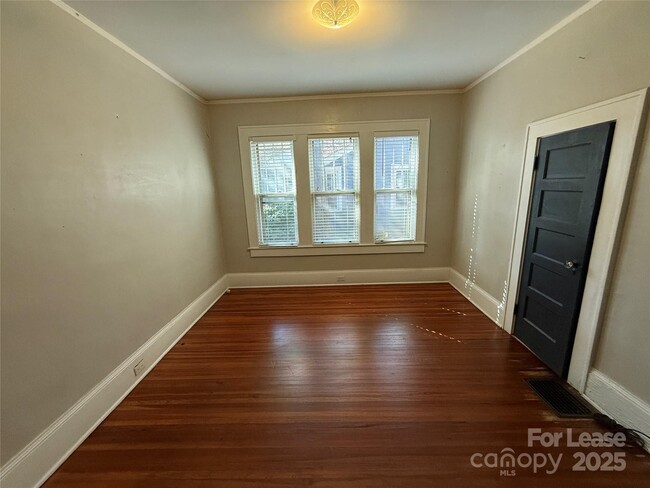 Building Photo - 319 Grandin Rd