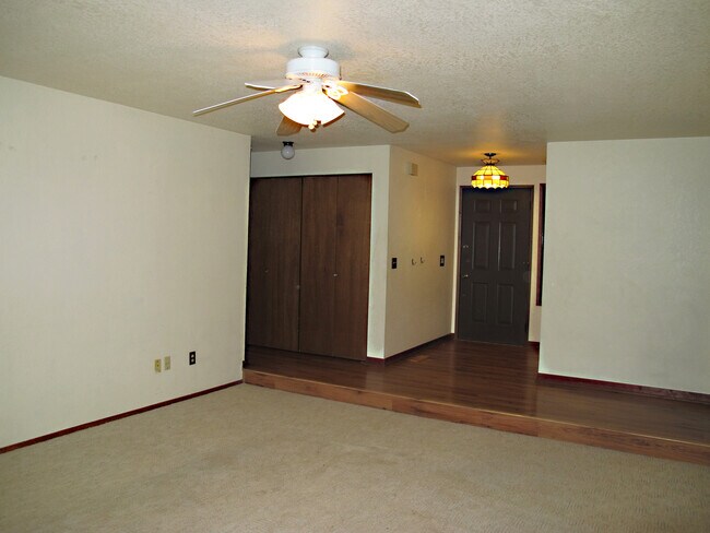 Building Photo - Pet Negotiable 3 Bedroom Home. Fire Place and Garage.