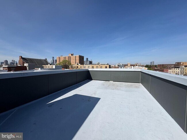 Building Photo - 1005 N Marshall St