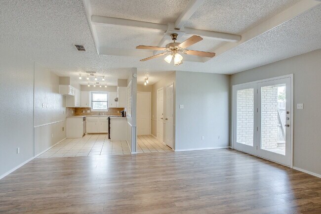 Building Photo - Fully updated 2/1.5/1 in Frenship!